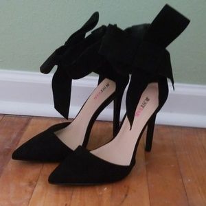 NBW Black Pointed Toe Heels